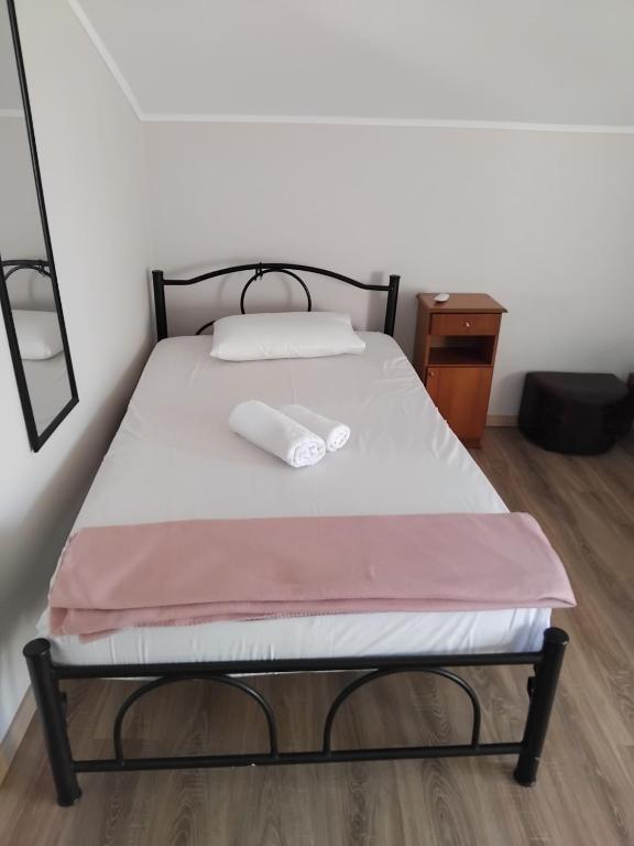 Litsa House - Bed and Breakfast Karousádes