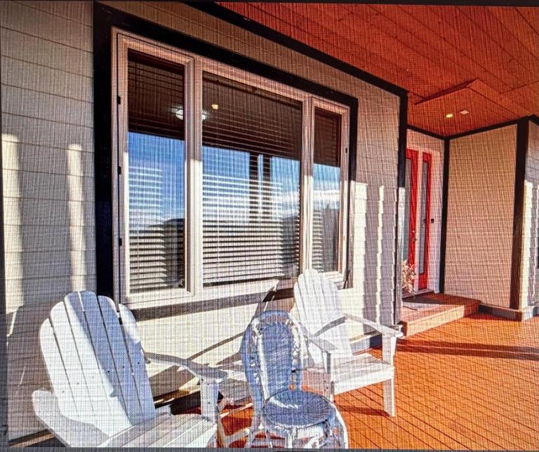 Beaches Downtown Suite In Sechelt - B&B Sechelt