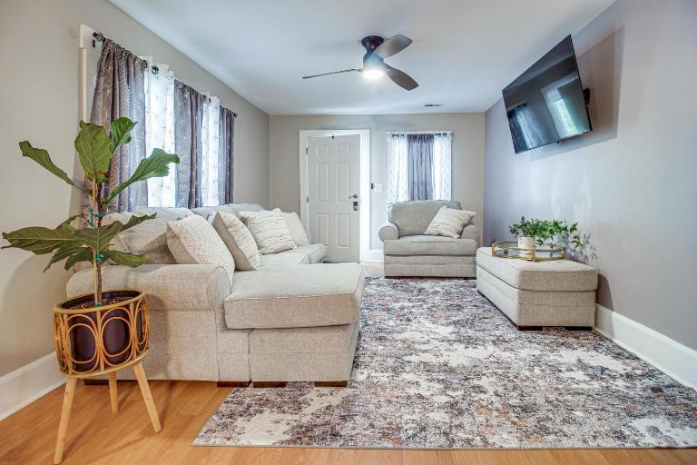 Private Patio: Cargo District, Dtwn Wilmington Apt - B&B Wilmington
