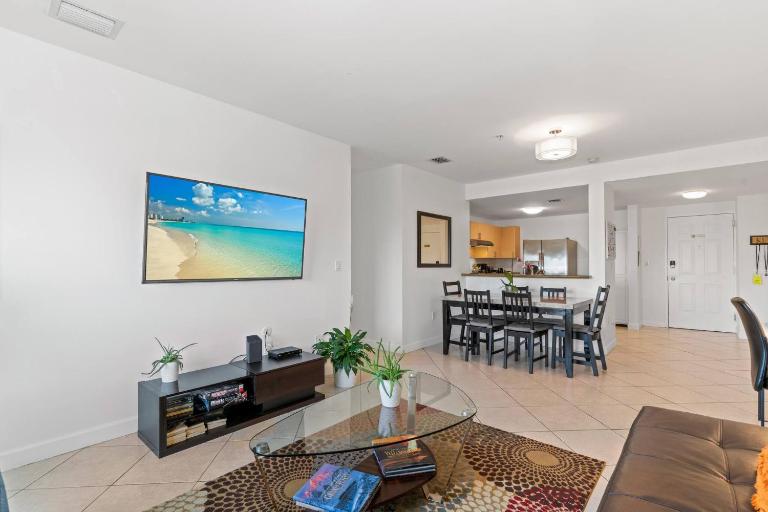 Walkable 2 bedrooms 2 bathrooms Apt, Sleep 6 ,King Bed, Free Parking, Wi-Fi, Pet OK - B&B Miami