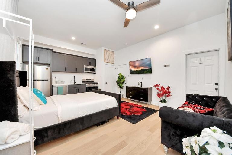 Luxe Private Studio - B&B Houston