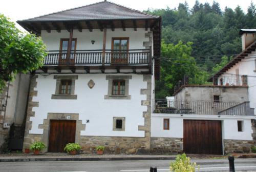 Casa Rural Janet - B&B Izalzu
