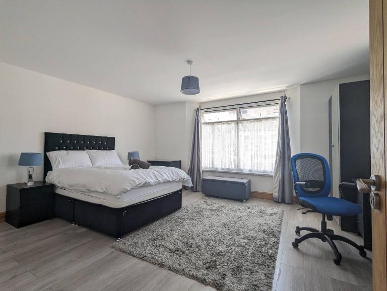 Family-sized comfort - Walk to Lake City Centre - Chambres d'hôtes Cardiff