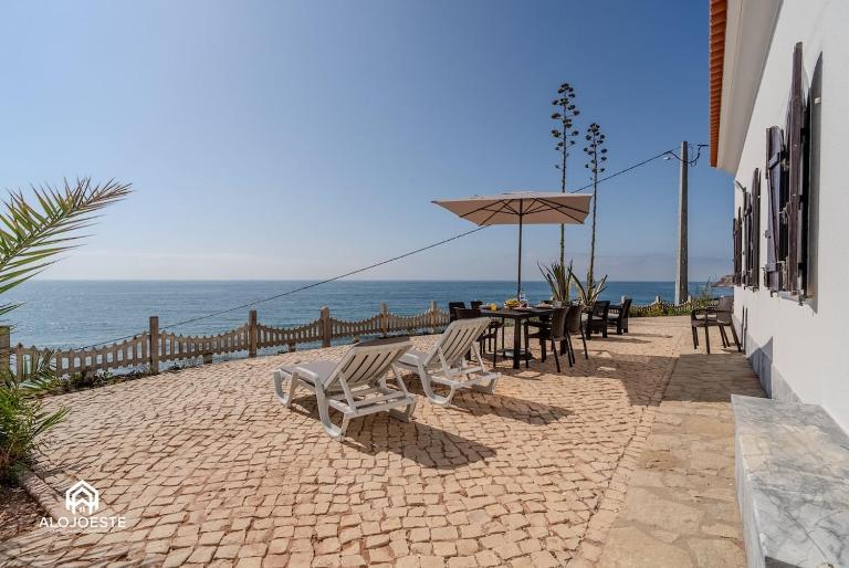 Atlantic Ocean Villa - 4 bedrooms - Ocean front - B&B São Pedro da Cadeira