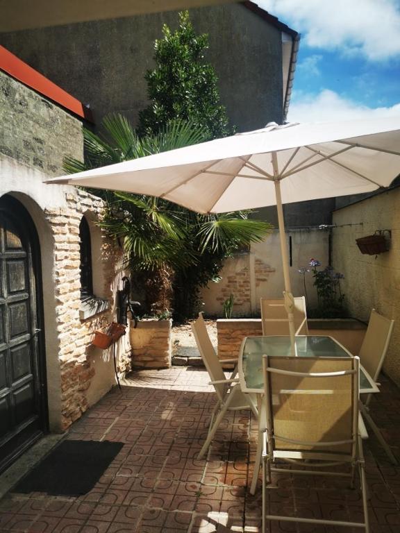 maison avec patio - B&B Grand-Fort-Philippe