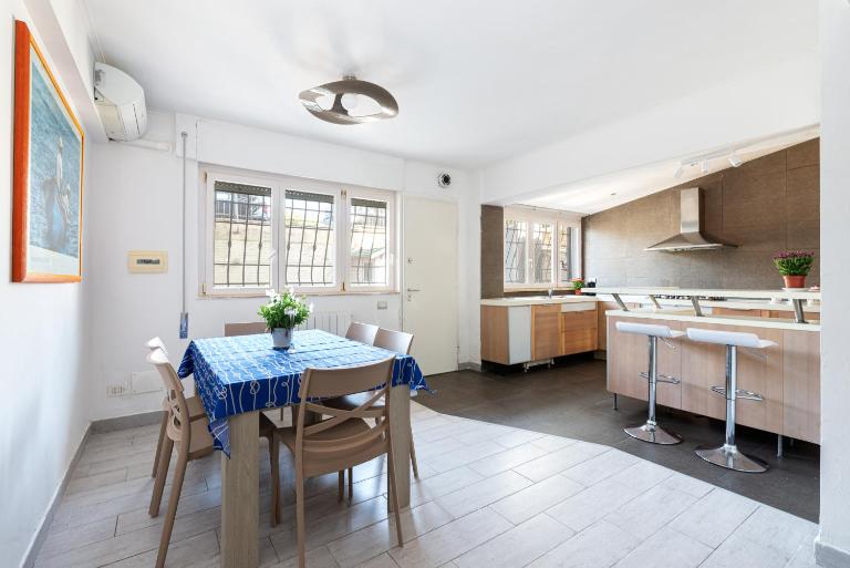 Ostia Beach Apt - 1 Minute Walk - B&B Lido di Ostia