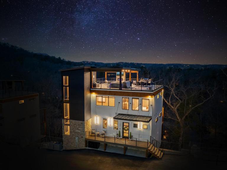 Rooftop Cabin, Views, Pool, Games, 15min Dollywood - B&B Pigeon Forge