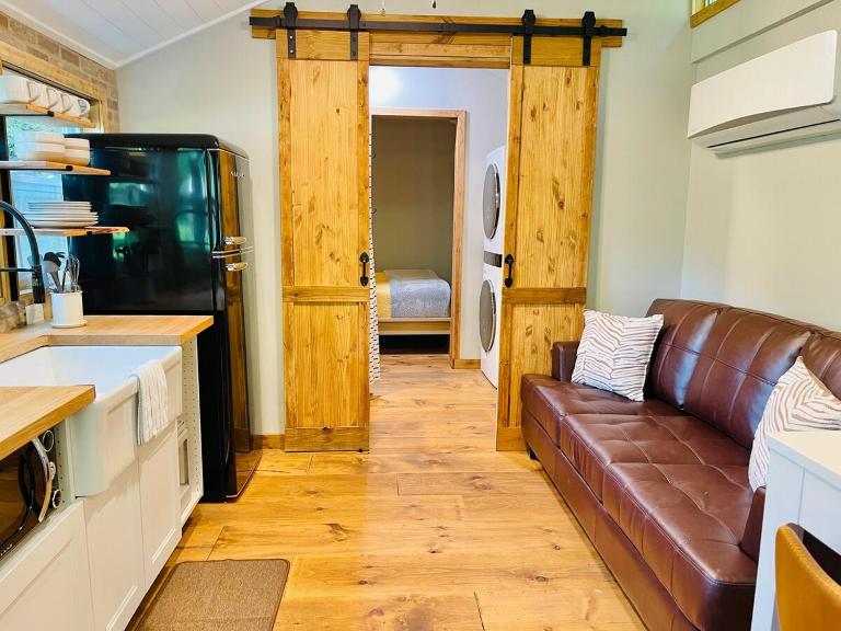 Jai Hollow Tiny Home Cottage - B&B Robbinsville