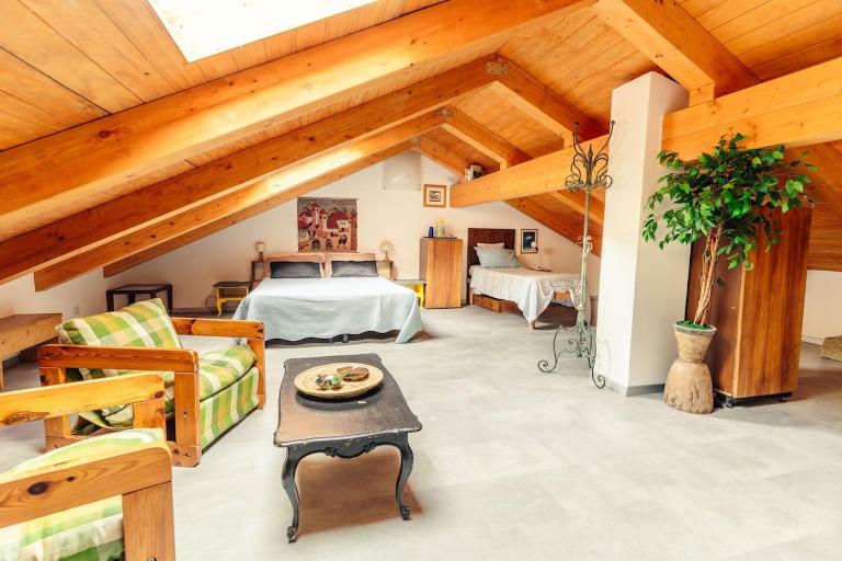 8 beds- surrounded by greenery with parking - B&B Uscio
