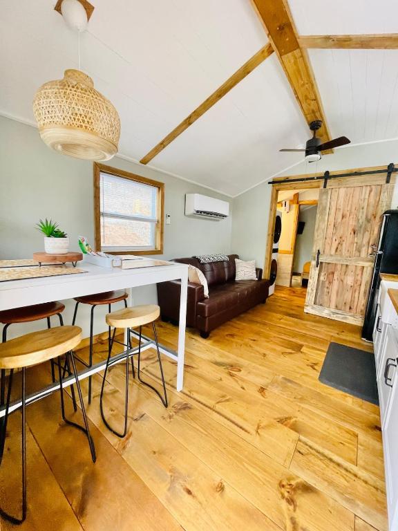 Misty Hollow Tiny Home Cottage - Ferienwohnung Robbinsville