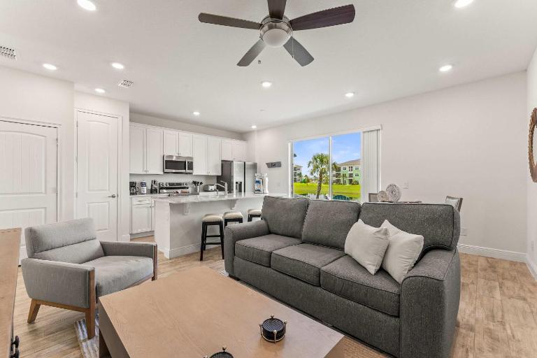 Waves of Relaxation - For 8 - Bed and Breakfast Orlando