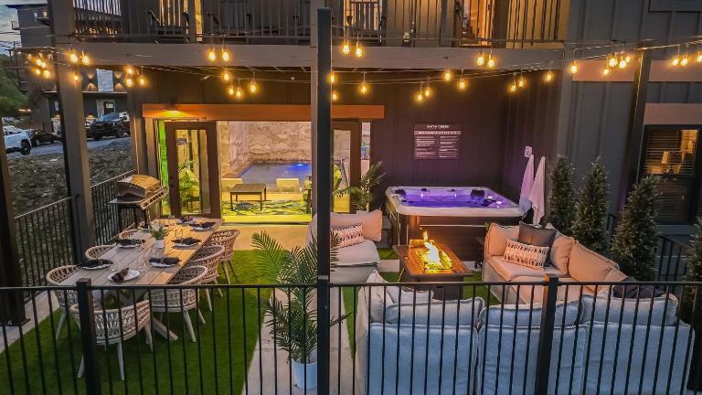 Smith Creek Resort- 6 Bedroom 22 Guests - Indoor Pool - Resort Amenities - B&B Sevierville