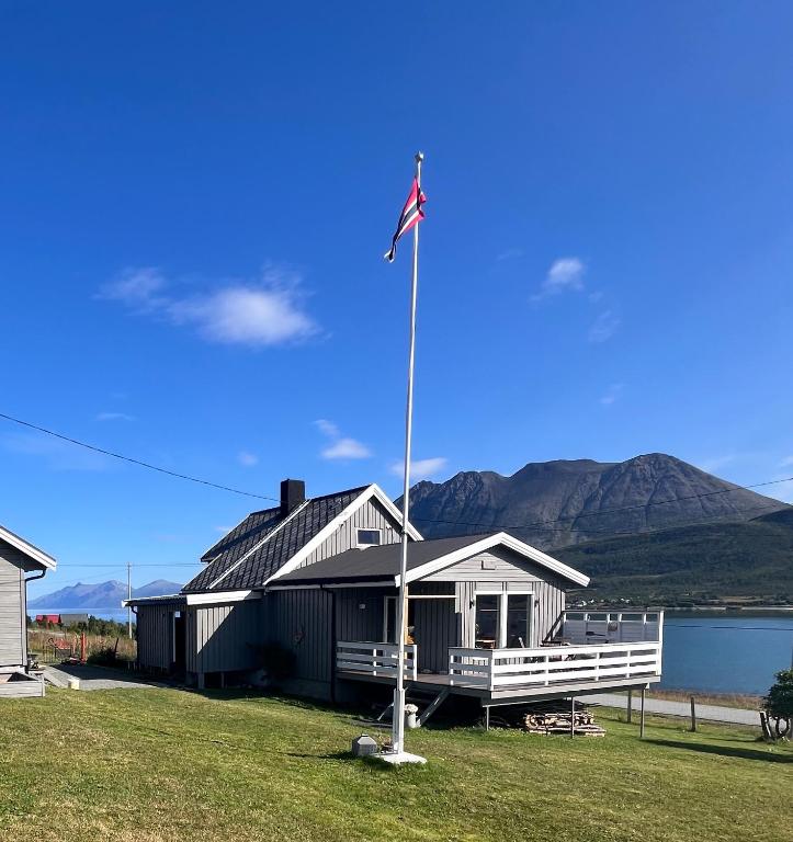 Koselig hus nær sjø og fjell - B&B Nordlenangen