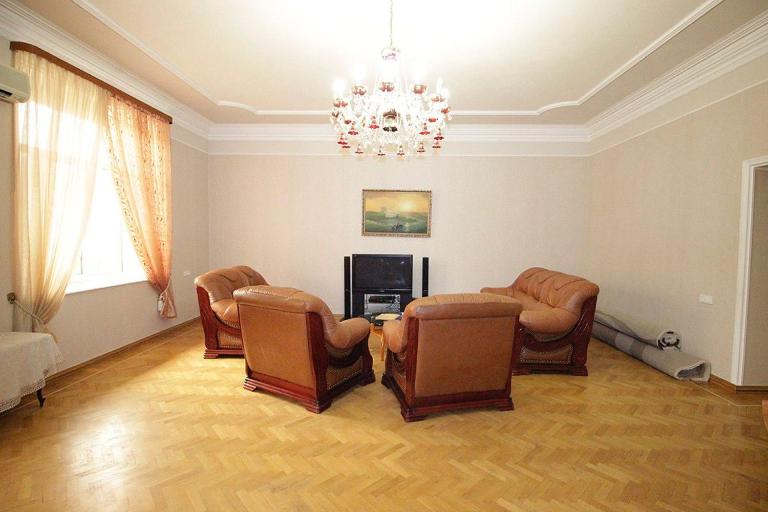 Four room Apartment in Zaqyan str - B&B Ereván