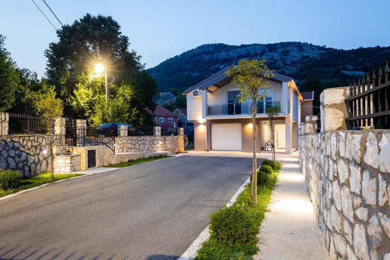 Fox apartman - B&B Cettigne