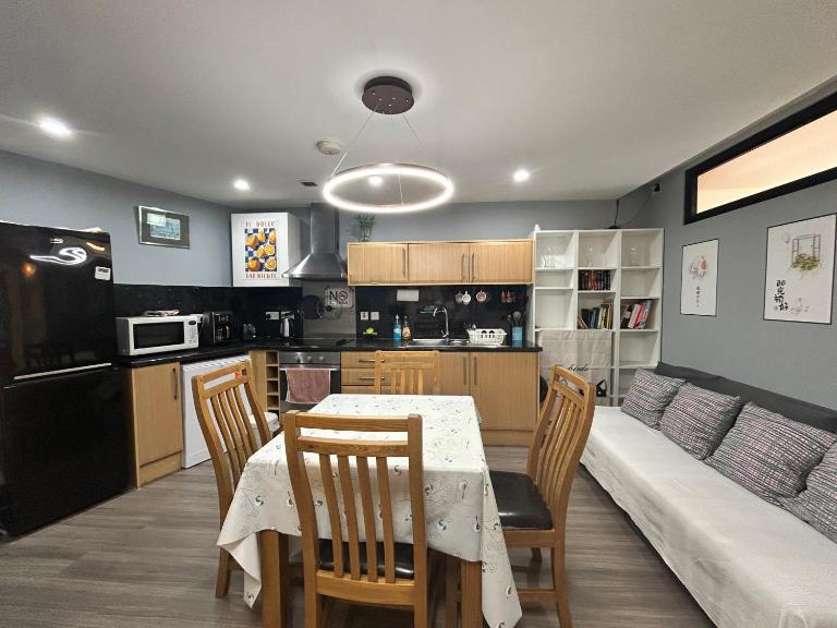 Manchester City Flat with Free Secure Parking - Chambres d'hôtes Manchester
