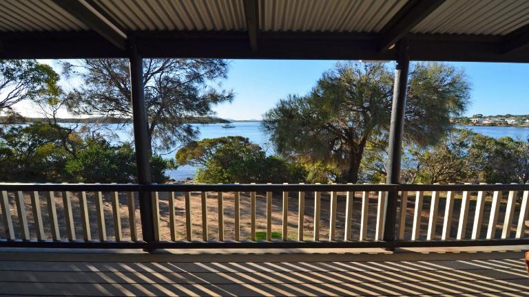 CDC-625 Beach House incl.rear 2BR studio - Chambres d'hôtes Coffin Bay