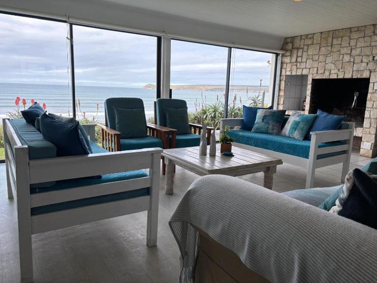 Baby Whale Bliss - Beachfront House - B&B Witsand