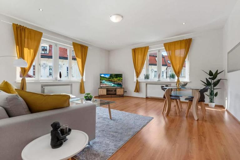 Exclusive Apartment in Centre - Bed and Breakfast Bratislava