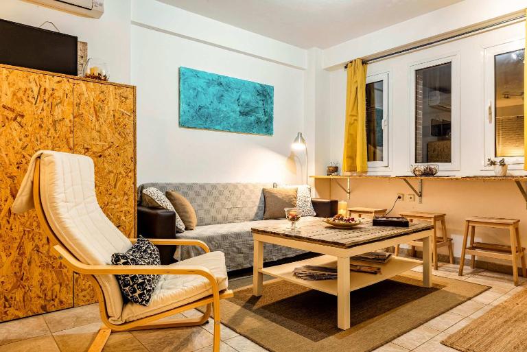 Downtown Central Suite with Private Parking - Ferienwohnung Kalamata