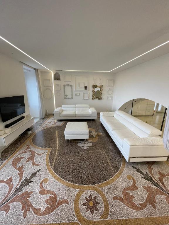 Stunning flat in medieval tower-aquarium, old town town, 7 floor beautiful view - Ferienwohnung Genua