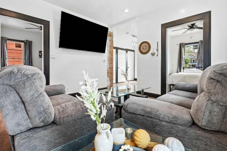 Cozy 4BR Home in Heart of Niagara Falls - B&B Niagara Falls