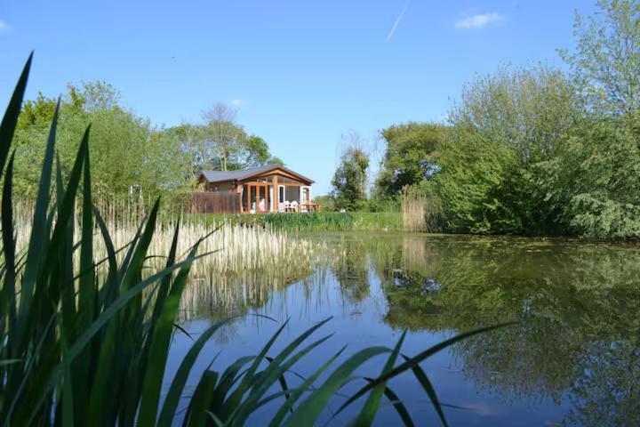 Welhams Meadow Holiday Lodges - Chambres d'hôtes Ringshall