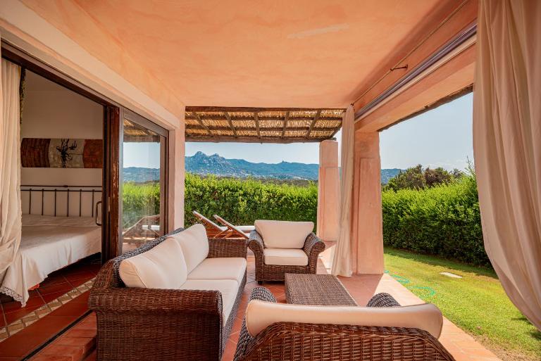 Cala del Faro - Giardino e accesso privato al mare - B&B Arzachena