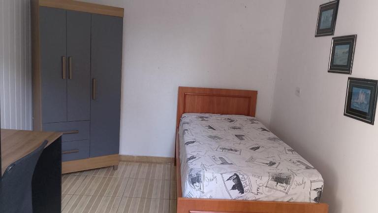 Quarto solteiro - Bed and Breakfast Curitiba