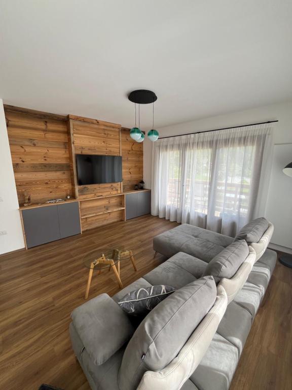 Mountain Garden Apartments Larice - Bed and Breakfast Giustino