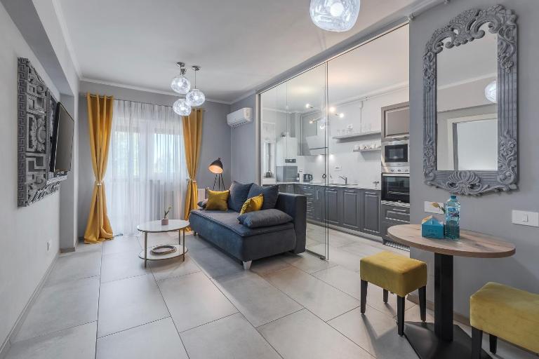 GlassHouse Grey - B&B Oradea