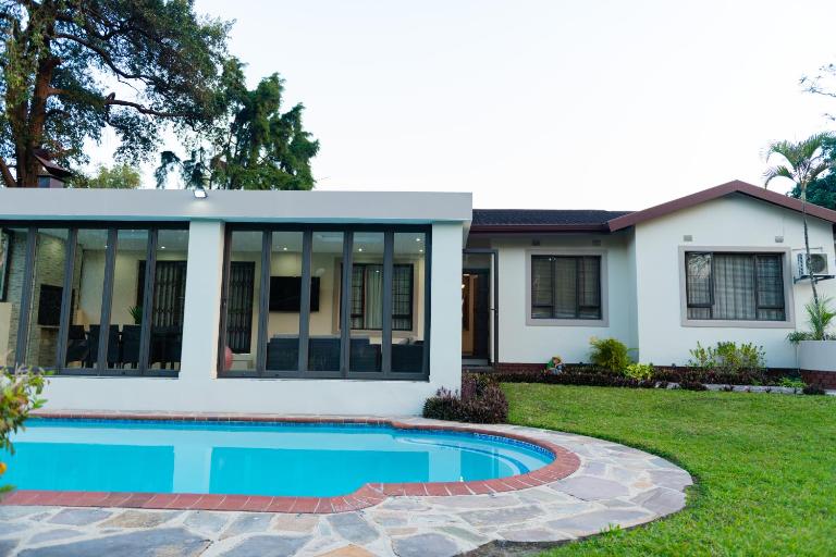 Tranquil Cowies Hill Stay - B&B Pinetown