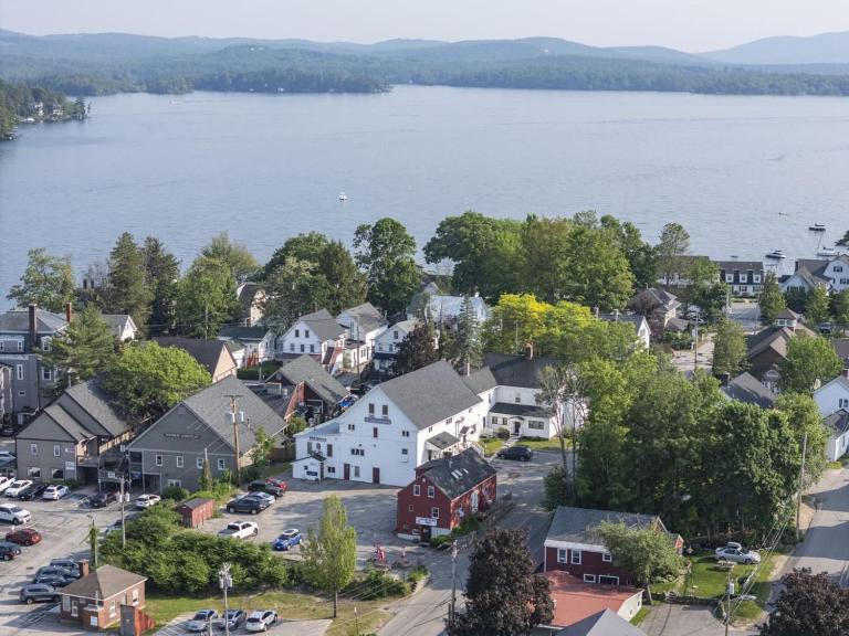 Back Bay Views, Game Room, Downtown & Docks - B&B Wolfeboro