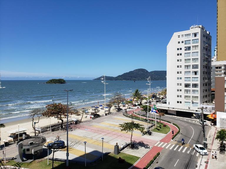 Belo apartamento compartilhado beira mar no centro de BC - Ferienwohnung Balneário Camboriú