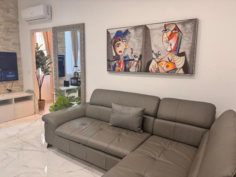 Bright, Central & Stylish 3 Min Walk to the Sea - Ferienwohnung Nizza