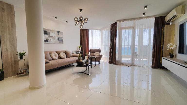 Luxury SeaView Apartment Azzurro 5 - B&B Balchik