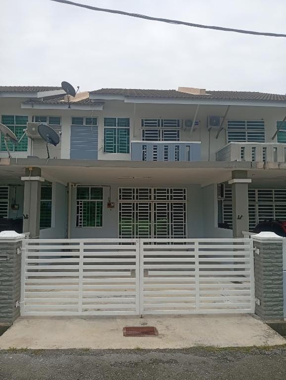 A&Z Homestay Kangar with 4 Bedroom 3 Bathroom - B&B Kangar