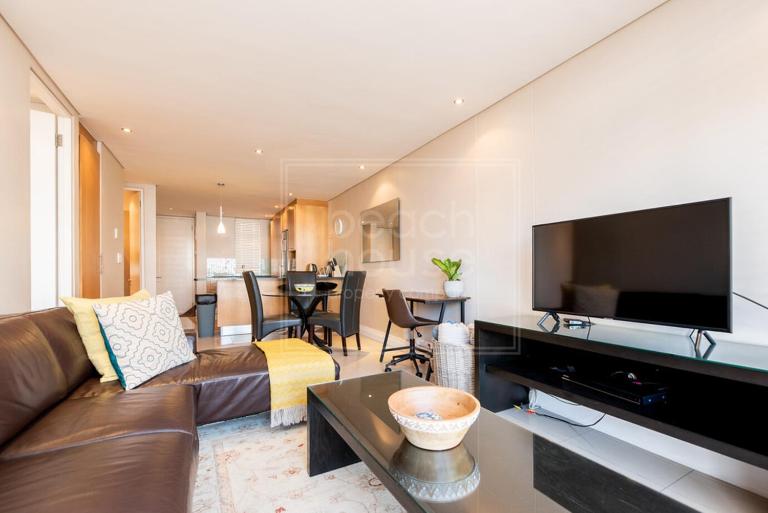 Luxury Beachfront Apartment in Eden on the Bay 191- 2 bedroom - Chambres d'hôtes Bloubergstrand