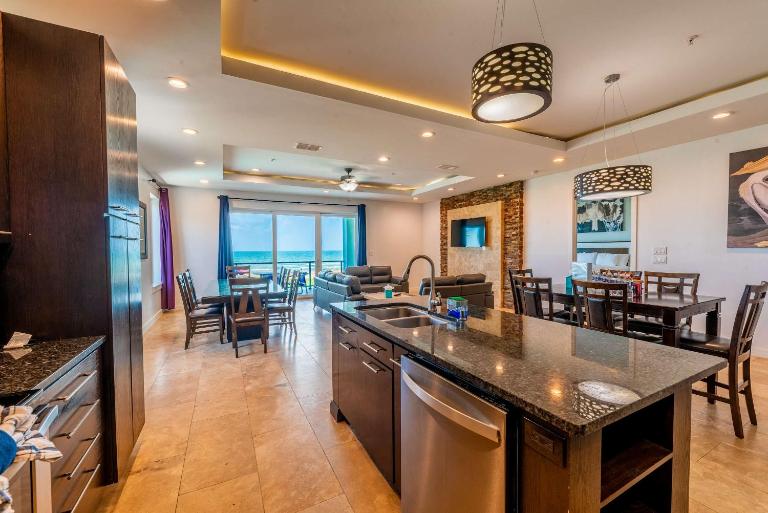 5 BEDROOM BEACHFRONT CONDO - 2nd Floor - Bed and Breakfast South Padre Island
