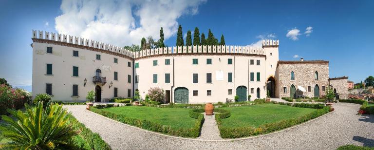 Apartment Castello with Pool - B&B Colà
