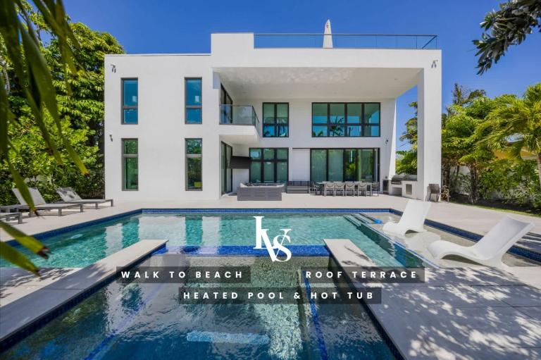 LVS Villa Blanco 5BR Coastal Oasis with Rooftop Sunset Deck Heated Pool Spa & Walk-to-Beach Access - B&B Fort Lauderdale