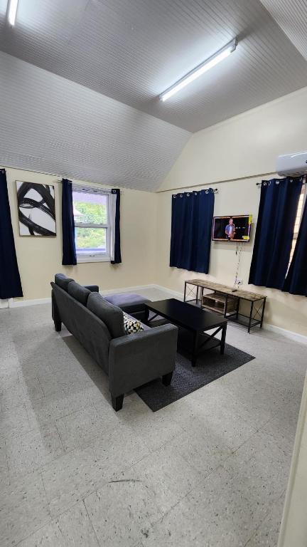 The City Escape - Central and Cozy - B&B Roseau