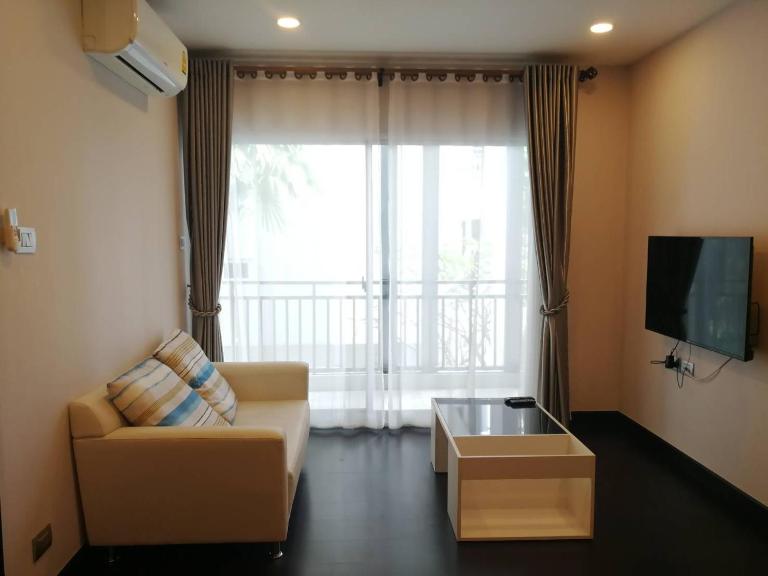 Modern 1-Bedroom Apt Just Steps from Nimman #A204 - Bed and Breakfast Chiang Mai