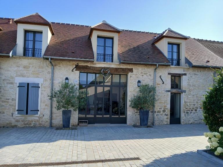 Lilau - Villa de charme avec parking et jardin près de Chantilly - B&B Gouvieux