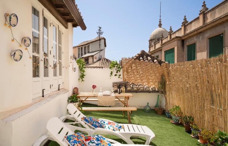 Central Top-Floor Apartment near Cathedral with Private Terrace - 3A - Chambres d'hôtes Grenade