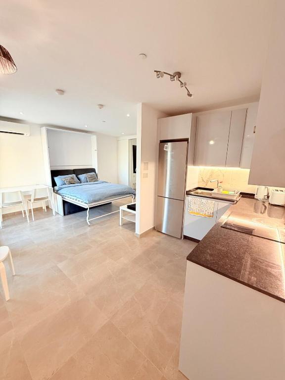 E1 Simple Apartment - B&B Gibraltar