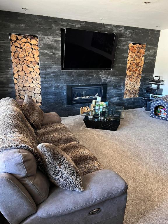DAINTY HOME STAY - 6 BDR Contractors, Family & Group - B&B Walsall