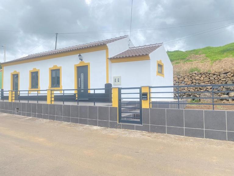 Chalé da Ribeira - B&B Praia da Vitória