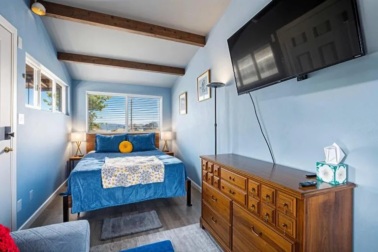 2nd Floor Studio #4 with Ocean View and Covered Deck - Chambres d'hôtes Blaine