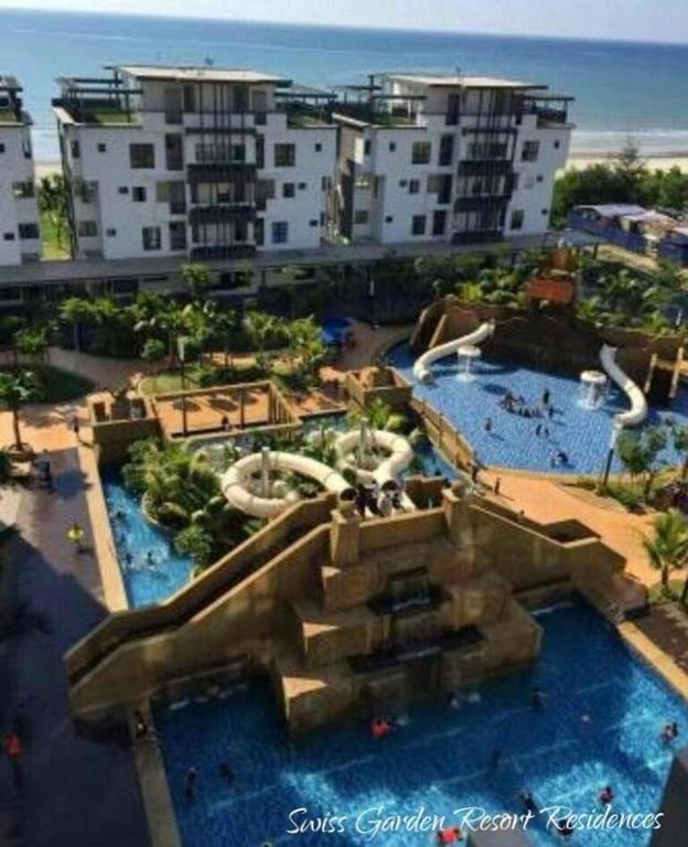 Pool & Sea View Casa Azalea at Swiss Garden Resort Residence - 2 bedroom apartment - Bed and Breakfast Kuantan